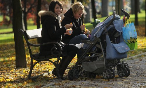 Procurila demografska strategija: Puna plaća za cijeli porodiljni, očevima deset slobodnih dana
