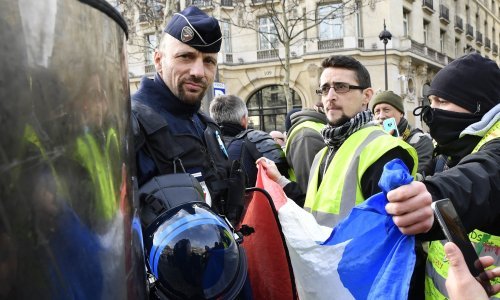 Macron najavio nove mjere: Na ulice izvodi vojsku kako bi rasteretio policiju u prosvjedima žutih prsluka