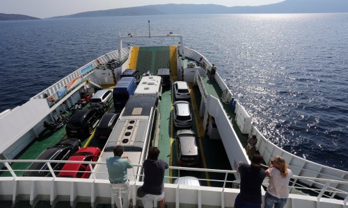 Sretna vijest: Žena se porodila na trajektu između Cresa i Krka