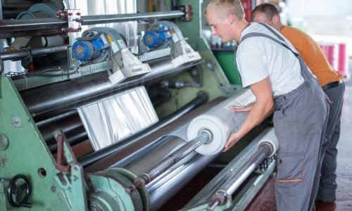 Proizvođači plastičnih vrećica ljuti na EU: Prepolovili su nam proizvodnju, a papirnate vrećice su promašaj!