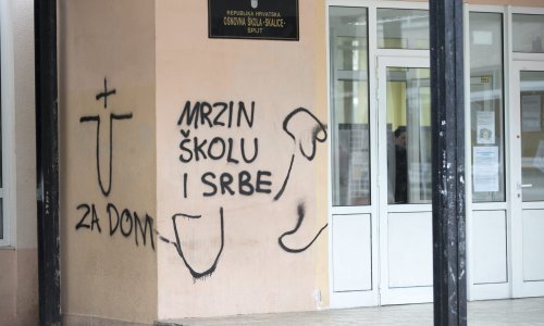 'Mrzin školu i Srbe', kukasti križ i ušato 'U' na splitskoj osnovnoj školi