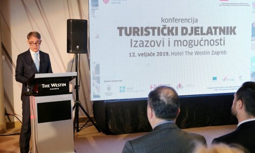 Turističke djelatnike može se privući i zadržati najprije povećanim plaćama sličnim u EU