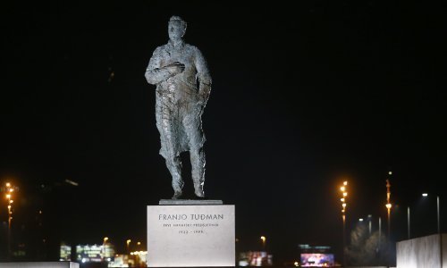 Spomenik Tuđmanu mora na popravak, jaja su nagrizla broncu