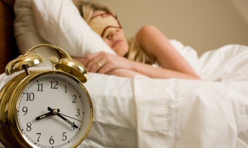 Sat pokazuje 8:20, a vama se još spava? Niste vi krivi, ali vam to neće pomoći u životu