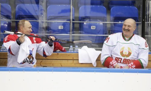 Lukašenko i Putin: Nakon napetih razgovora, porcija ljubavi na hokejaškom terenu