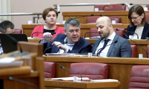 Oporba traži stanku kako bi se službenici Sabora odmorili, Maras najavio prijavu inspektoratu