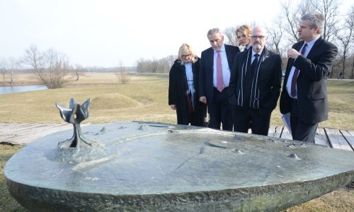 Bandić i zagrebačko izaslanstvo odali počast žrtvama Jasenovca