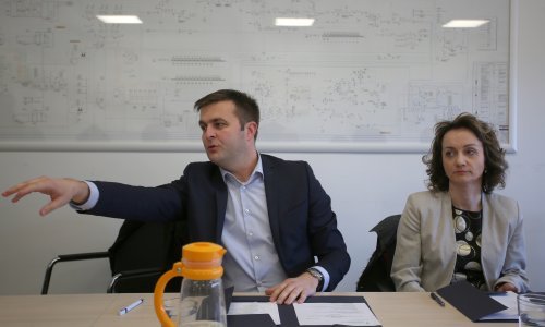 Ministar Ćorić u žustroj raspravi o plutajućem LNG terminalu u Omišlju