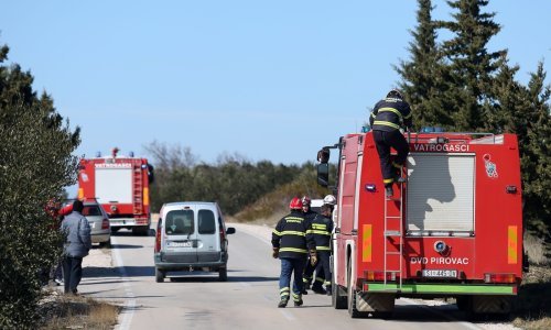 Otac i sin opečeni u požaru kod Omiša, vatra ugašena rano jutros