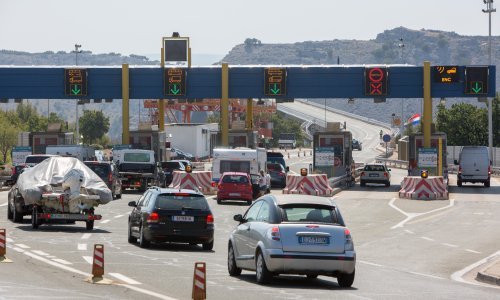 Zbog stanja kolnika izgubila nadzor nad autom i poginula. Sud odlučio da su Hrvatske ceste krive i moraju platiti odštetu