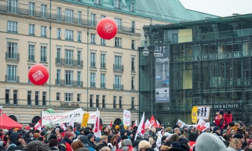 Štrajk upozorenja zaposlenih u javnim službama
