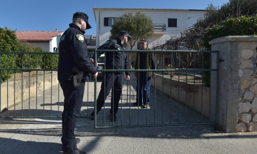 Otac bacio četvero djece s prvog kata, jedna djevojčica životno ugrožena. Ministrica Murganić na putu u Zadar