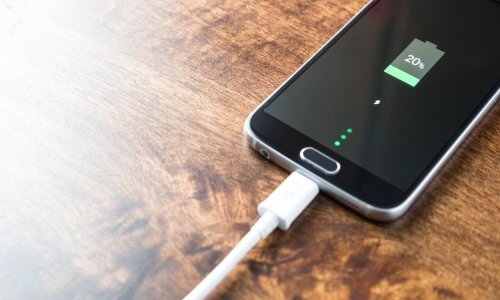 Smartfon se ne puni kako treba? Evo što možete napraviti