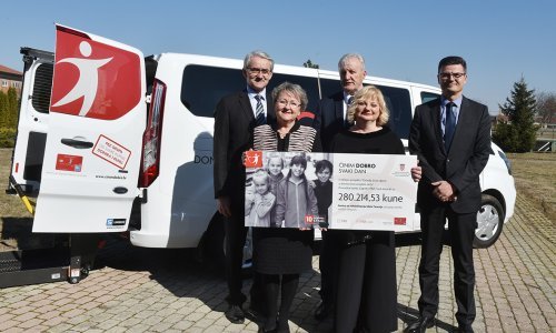 Vinkovački Centar za rehabilitaciju 'Mala Terezija' dobio kombi vozilo s rampom