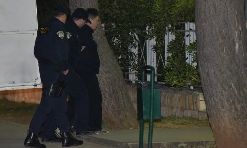 Oca koji je bacio djecu s balkona terete za četiri pokušaja ubojstva na podmukao način