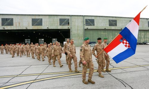 [FOTO] Pogledajte kako je bilo na ispraćaju hrvatskih vojnika u Afganistan