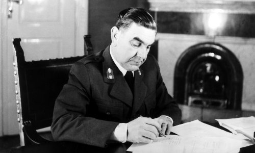 Išarali grob Ante Pavelića u Madridu, nacrtali srp i čekić