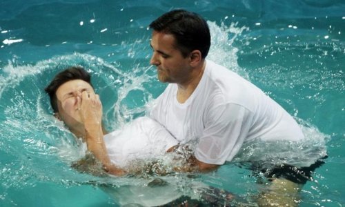 Što to Jehovine svjedoke drži na margini društva?