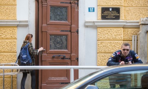 Za ručak u produženom boravku riječke škole djeci poslužena tjestenina - s crvima