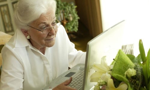 Brojke ne lažu: Facebook se polako pretvara u starački dom