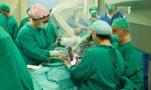 U osječkome KBC-u prvi put ugrađena druga umjetna pužnica; doktor Trotić: Alternativa je znakovni jezik i život u tišini