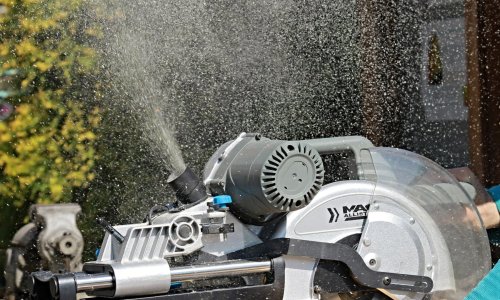 Djevojka si namjerno odrezala ruku cirkularnom pilom, razlog je nevjerojatan