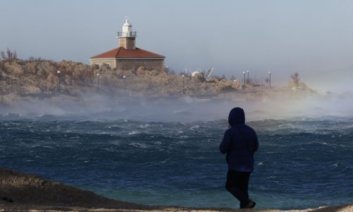Hladno je kao rijetko kada u svibnju, čuvajte se jer će 'škura bura' tek danas pokazati svoje pravo lice