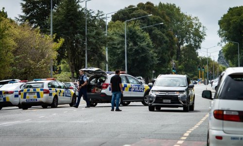 Policija evakuirala dio grada stotinama kilometara udaljenog od napada, svi letovi otkazani