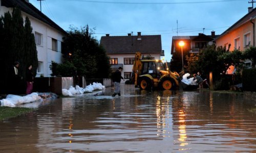 Sava probila nasip, dvoje mještana Rajeva sela nestalo