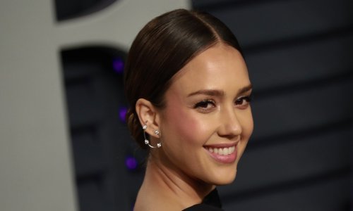 Jessica Alba pokazala zašto svaka žena treba imati malu crnu haljinu u ormaru