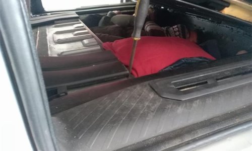 Policija uhitila Bugara zbog krijumčarenja. Evo što je napravio sa šasijom automobila kako bi migrante prevezao preko granice