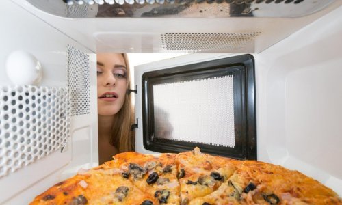Opasnost za zdravlje: Znate li koje namirnice nikad ne smijete podgrijavati u mikrovalnoj?
