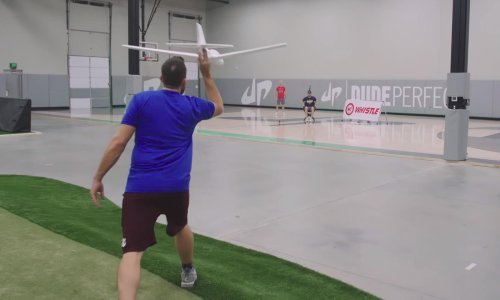 Ekipa Dude Perfect izvodi nevjerojatne stvari s modelima zrakoplova