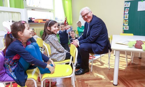 Njemački predsjednik sjeo s klincima u klupe i ručao u školskoj menzi