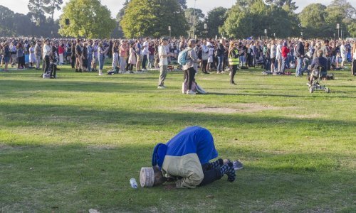 Tisuće ljudi na Novom Zelandu su se okupile u spomen na žrtve masakra i u znak prosvjeda protiv rasizma