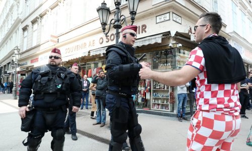 Ružne scene u Budimpešti: mađarski huligani napali hrvatske navijače