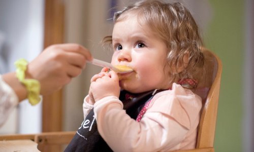 Veliki preokret: Nove preporuke za prehranu beba sve će iznenaditi