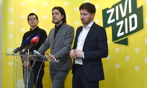 Živi zid: Uhićenja čelnika Uljanika još su jedna predstava za narod