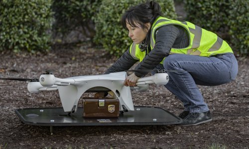 Sve za jedan dan: Američki USP isporučio prvi paket dronom