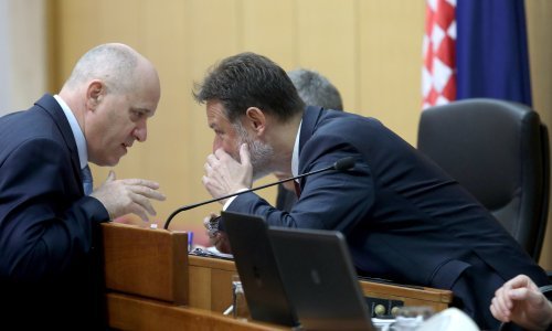 Strogi zakon o prometu danas u Saboru: Veće kazne za nepropisan prijevoz djece, bijeg s mjesta nesreće, korištenje mobitela...