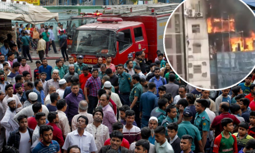 Požar u neboderu od 19 katova: Ljudi zarobljeni u uredima, neki u pokušaju bijega iskaču