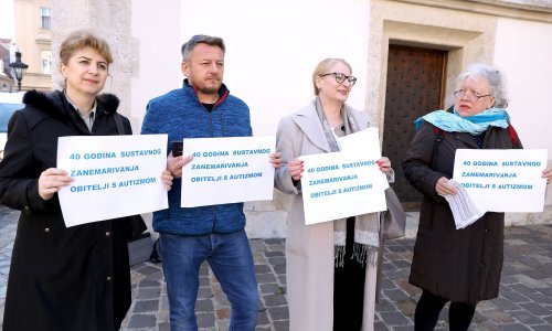 Udruge pred Banskim dvorima: Jedna osoba na 60 oboli od autizma, potrebe se povećavaju, moramo djelovati!