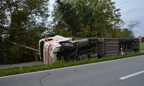 Na A3 prevrnuo se tegljač, jedna osoba ozlijeđena