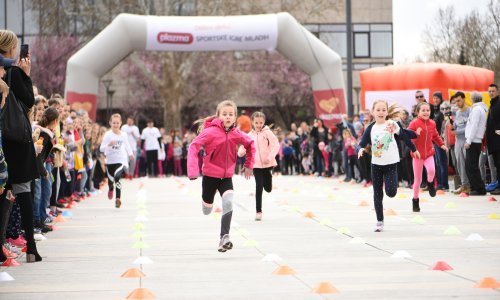 Mali sportaši na Turneji radosti; sportska mladost preplavila je glavni gradski trg u Varaždinu