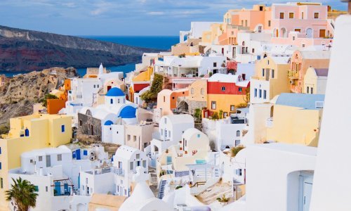 Kinezi su prvo otkrili čari grčkih otoka, a sad s kovčezima punim gotovine dolaze po nekretnine. I tu nije kraj ...