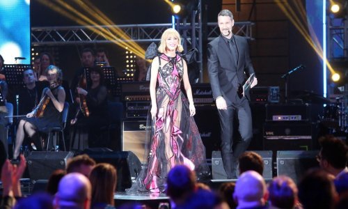 Iva Šulentić Porin vodi s novom frizurom