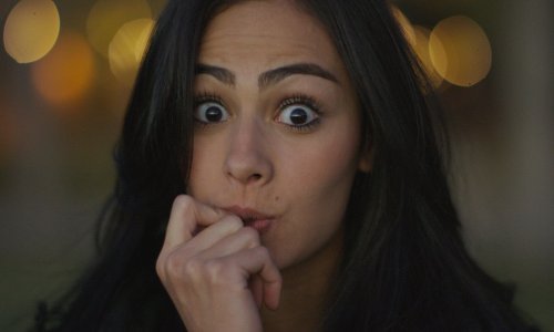 Zbunjena novinarka ušetala u kadar – pa potonula!