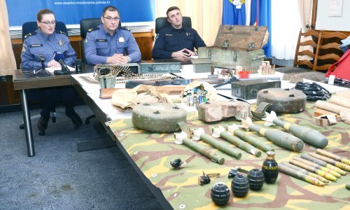 Na području Lekenika 53-godišnjak skrivao arsenal eksploziva i oružja