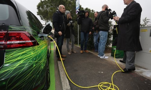 Građani od jutra u redu za poticaje za električna vozila