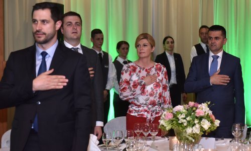 Predsjednica na Plitvicima ispričala legendu o Crnoj kraljici: 'Ovo je zemlja vaša... volite je!'